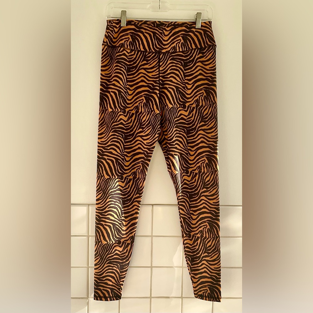 HIIT Tiger Print Active Leggings High Rise. Size Large
